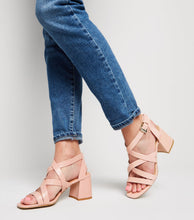 Load image into Gallery viewer, NEW LOOK - STRAPPY SANDALS